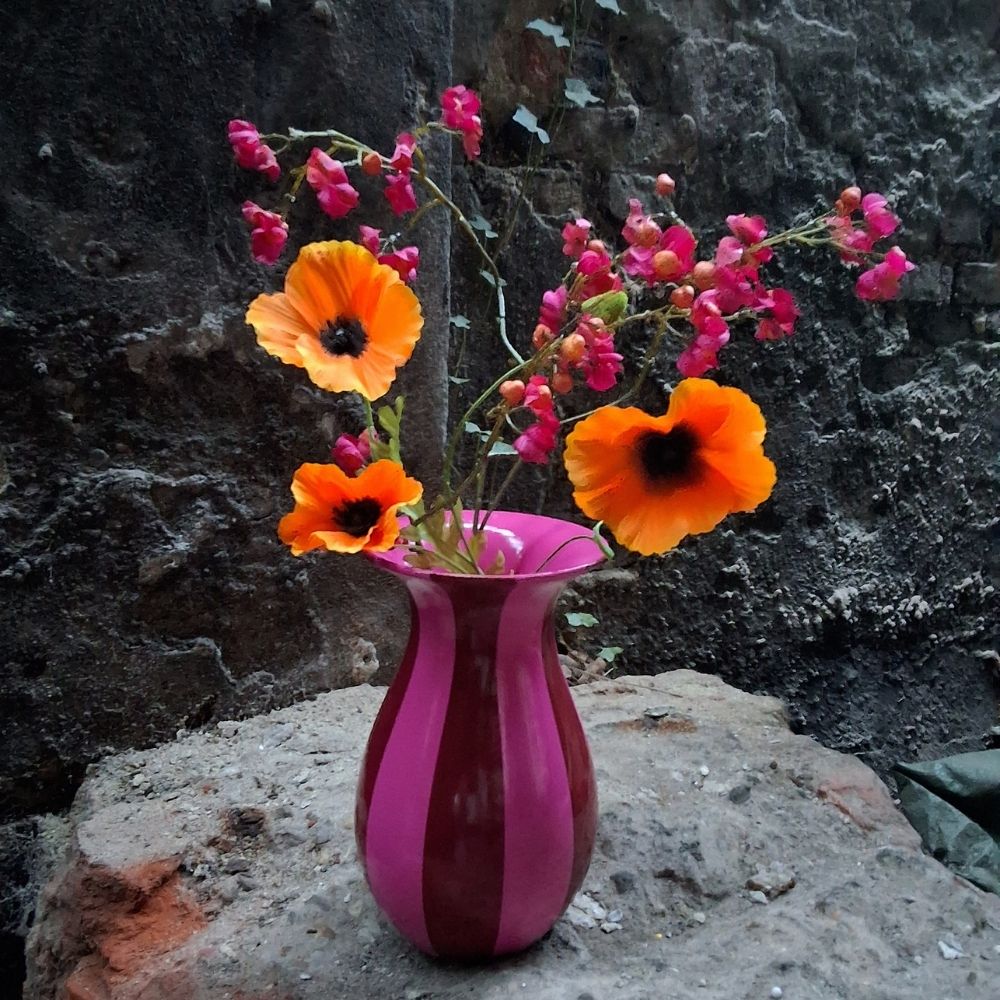 Fuchsia_vaas_met_oranje_klaproos - Puur Edith