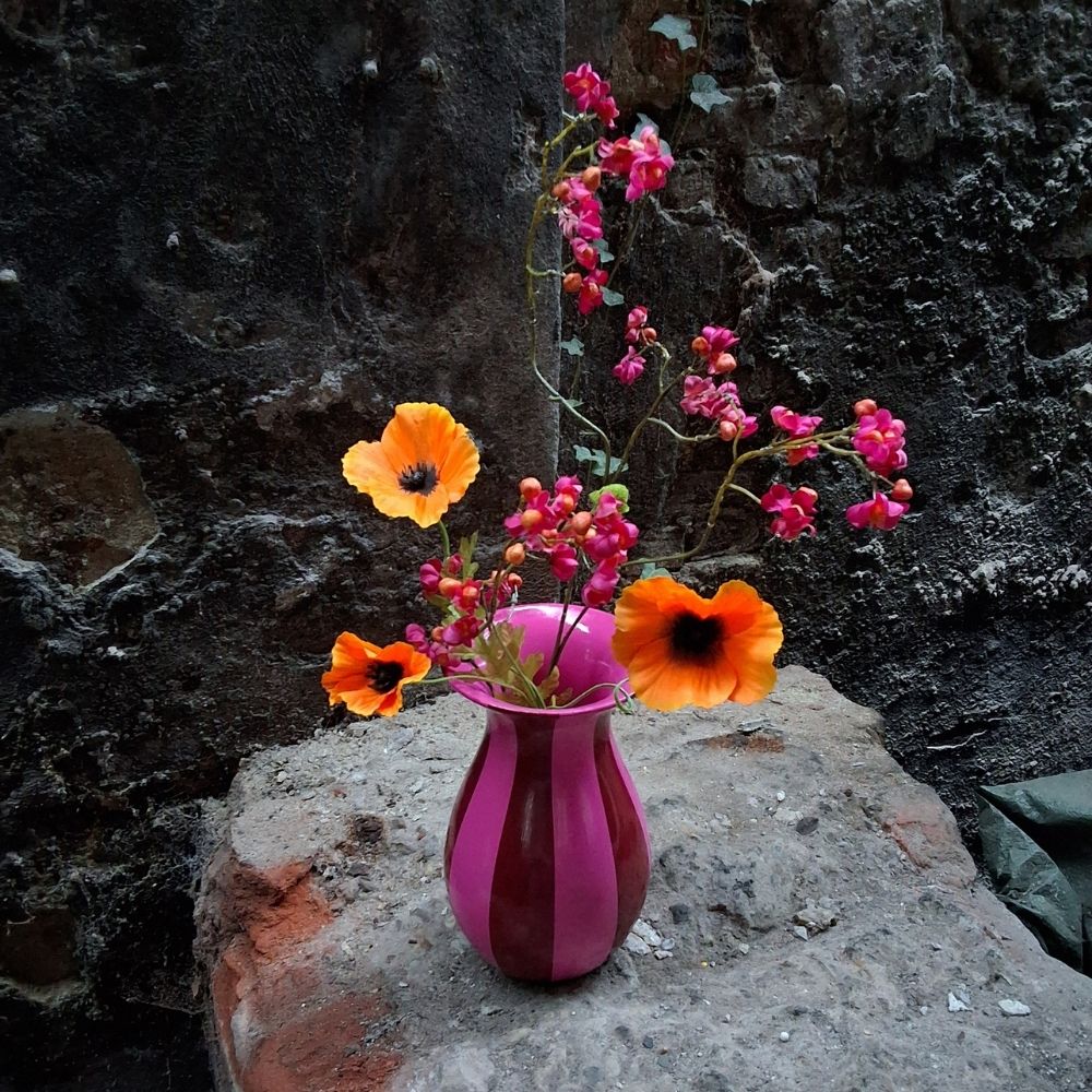Fuchsia_vaas_met_oranje_klaproos_2 - Puur Edith