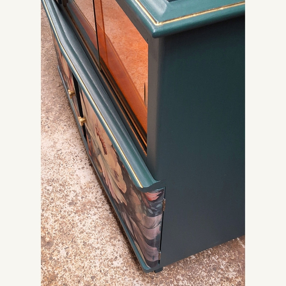 Kastje_met_vitrine_3 - Puur Edith