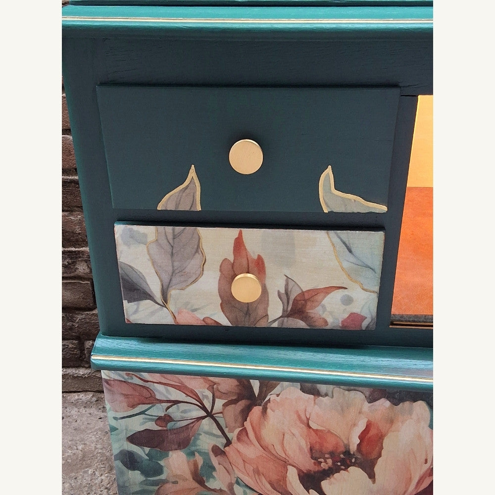 Kastje_met_vitrine_4 - Puur Edith