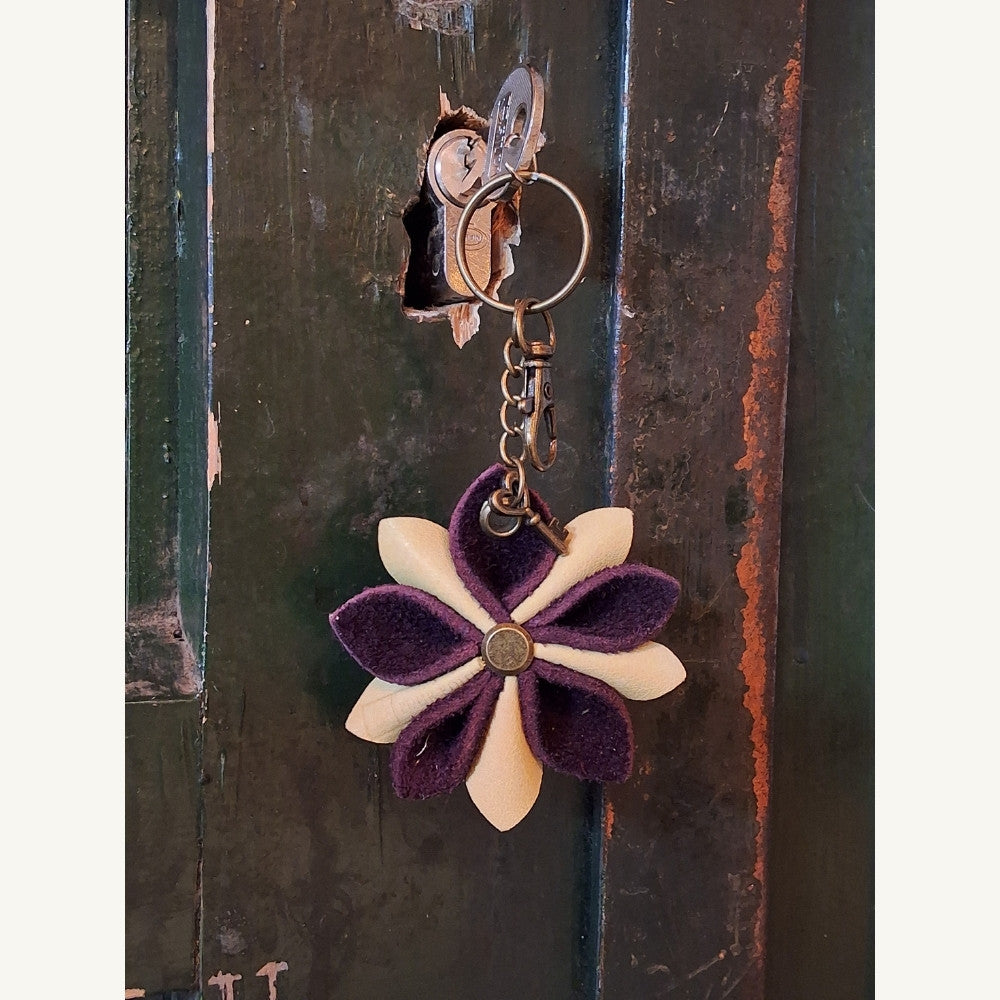 Sleutelhanger_Bloemster_-_auberginegeel - Puur Edith