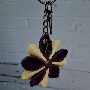 Sleutelhanger | Bloem/ster - aubergine/geel