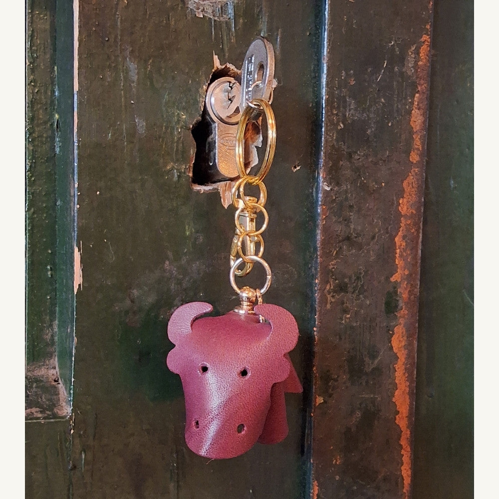 Sleutelhanger_Stier_bordeaux_rood_f1e7a1e4-8060-4f52-8e56-e64ac9e411bf - Puur Edith