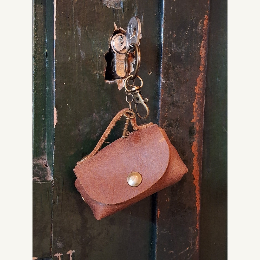 Sleutelhanger_Tasje_bruin_7691c8b9-586c-4974-889c-a7958c3c48ce - Puur Edith